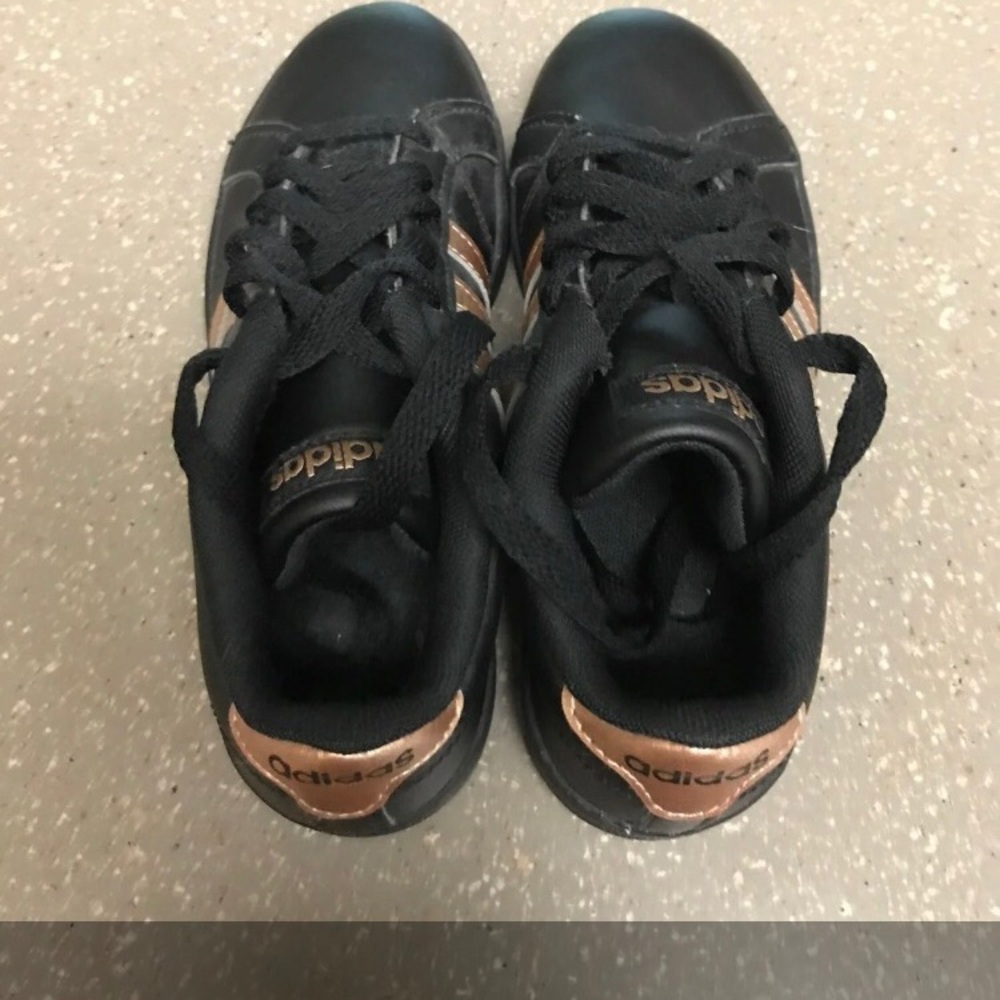Adidas kids rose gold & black size 2